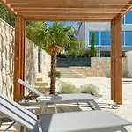 Kiana - Mit Dachterrasse, Meerblick Sowie Grosse Poolarea *