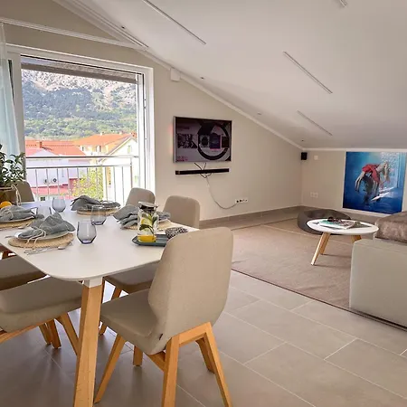 דירה Kiana - Mit Dachterrasse, Meerblick Sowie Grosse Poolarea באסקה