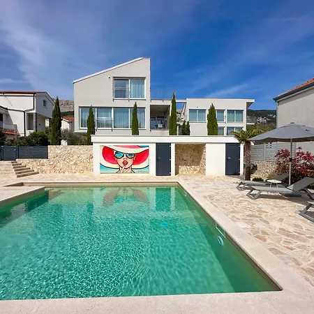 شقة Kiana - Mit Dachterrasse, Meerblick Sowie Grosse Poolarea باشْكا