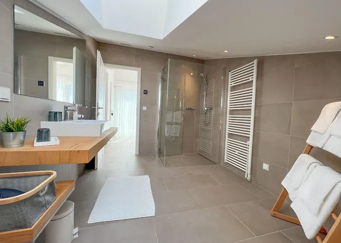 Kiana - Mit Dachterrasse, Meerblick Sowie Grosse Poolarea شقة باشْكا