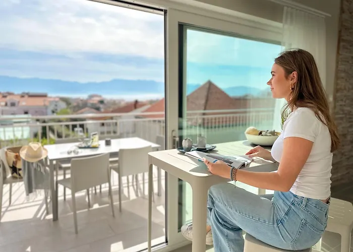 Apartman Kiana - Mit Dachterrasse, Meerblick Sowie Grosse Poolarea