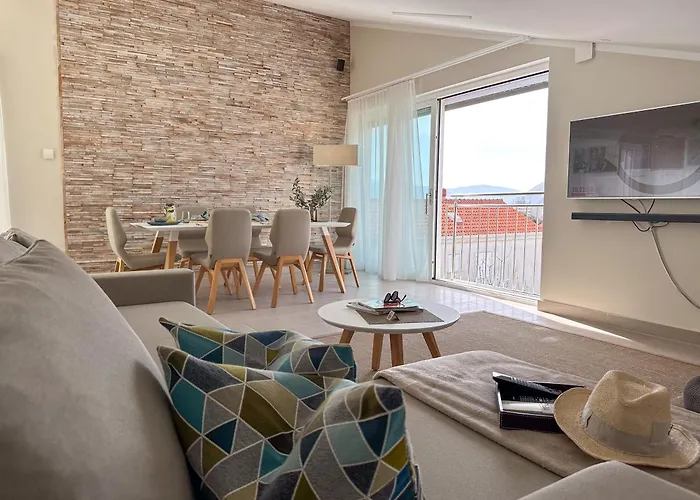 Kiana - Mit Dachterrasse, Meerblick Sowie Grosse Poolarea Baška
