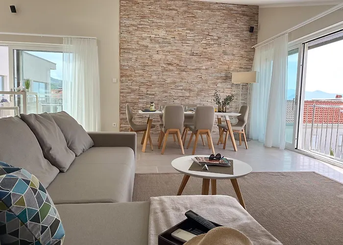 شقة Kiana - Mit Dachterrasse, Meerblick Sowie Grosse Poolarea