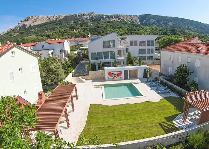 Kiana - Mit Dachterrasse, Meerblick Sowie Grosse Poolarea Baška