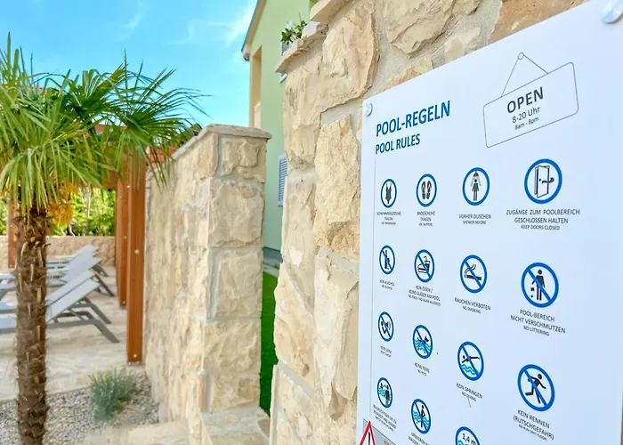 Kiana - Mit Dachterrasse, Meerblick Sowie Grosse Poolarea Baška