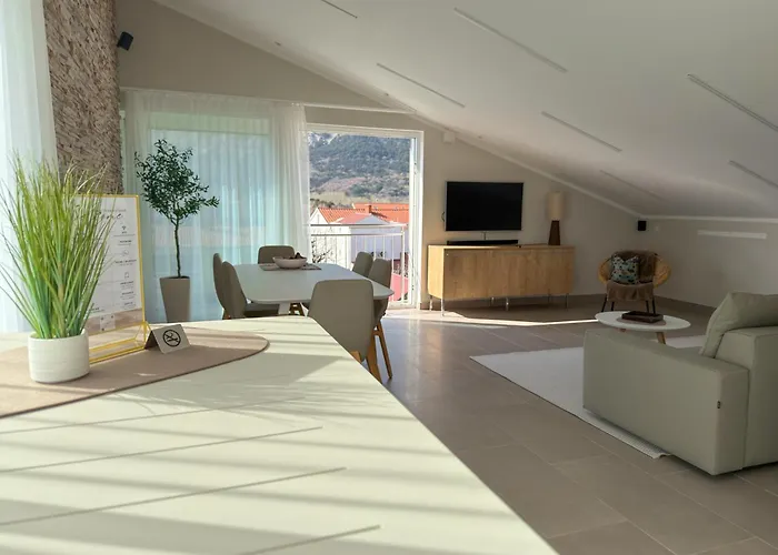 Apartman Kiana - Mit Dachterrasse, Meerblick Sowie Grosse Poolarea *