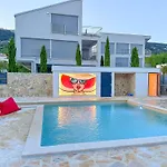 Kiana - Mit Dachterrasse, Meerblick Sowie Grosse Poolarea Apartmán