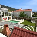 Kiana - Mit Dachterrasse, Meerblick Sowie Grosse Poolarea Apartmán Baška