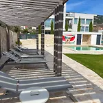 Kiana - Mit Dachterrasse, Meerblick Sowie Grosse Poolarea Apartmán