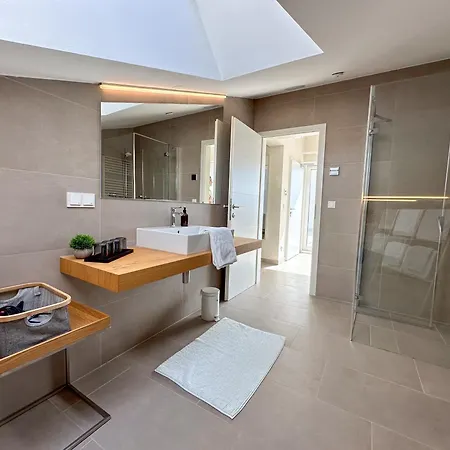 Kiana - Mit Dachterrasse, Meerblick Sowie Grosse Poolarea *