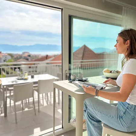 شقة Kiana - Mit Dachterrasse, Meerblick Sowie Grosse Poolarea