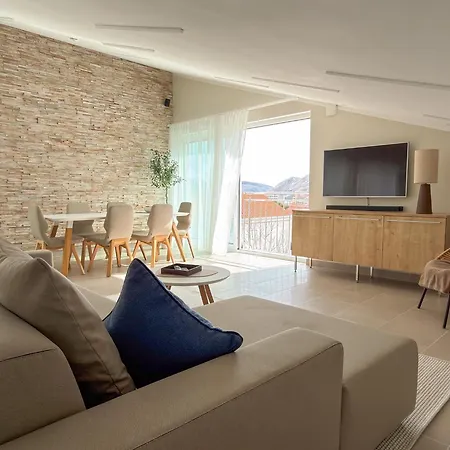 شقة Kiana - Mit Dachterrasse, Meerblick Sowie Grosse Poolarea *